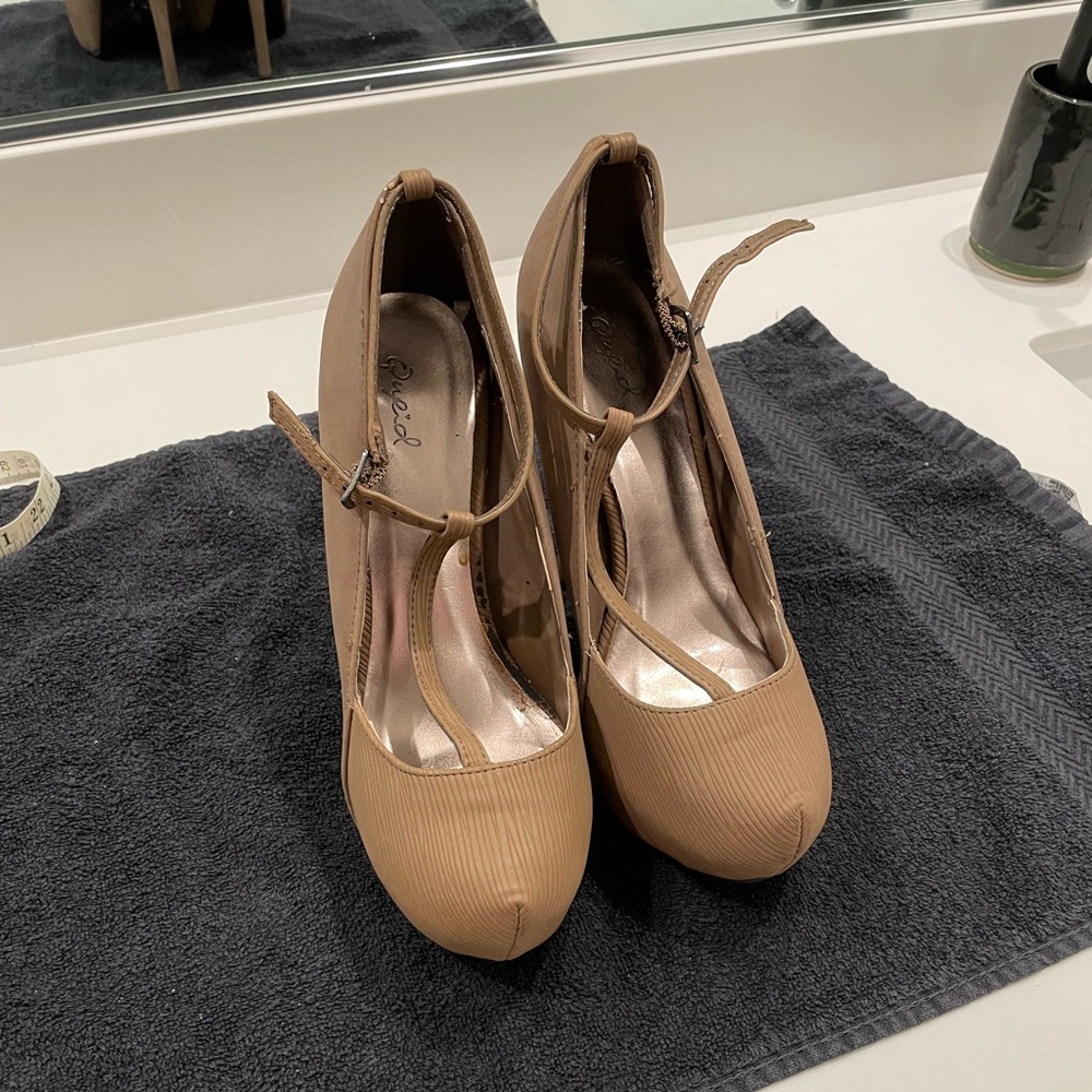 Qupid light brown heels